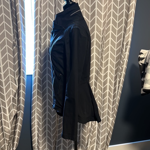 Lululemon asymmetrical cycling jack, size 6 - Picture 4 of 7